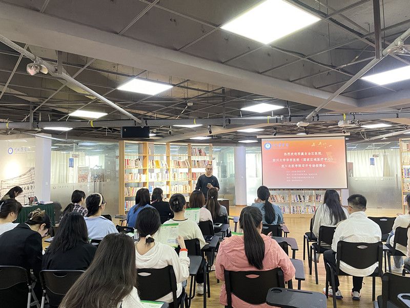 护理学院举办2024届毕业生专场招聘会