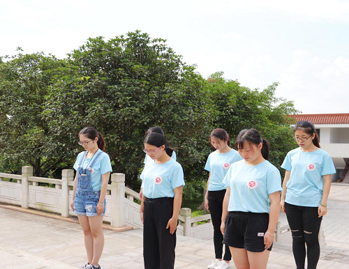 川北医学子拜访烈士陵园，追忆峥嵘岁月