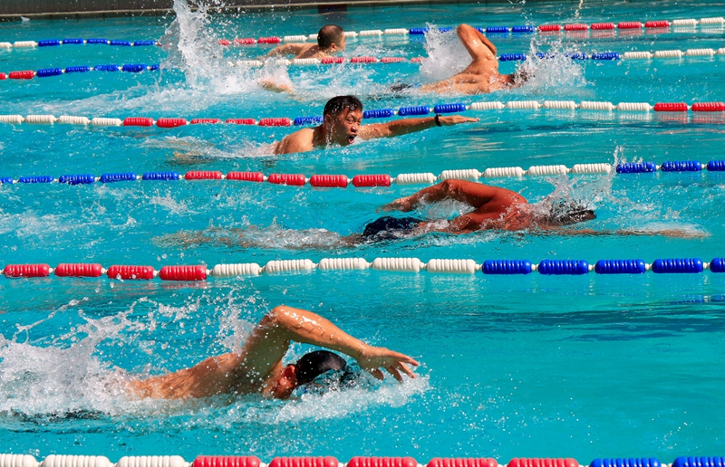 奋“泳”争先 精彩纷呈 学校举办第七届教职工游泳比赛