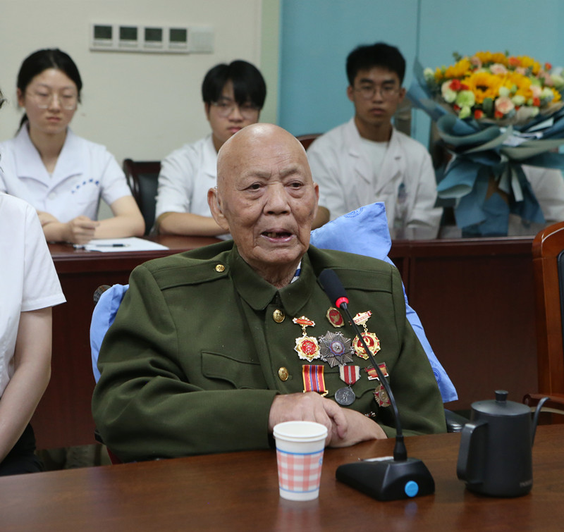 英雄精神入血脉，立足岗位建新功 ——志愿军老战士为附属医院青年医护工作者讲“微党课”