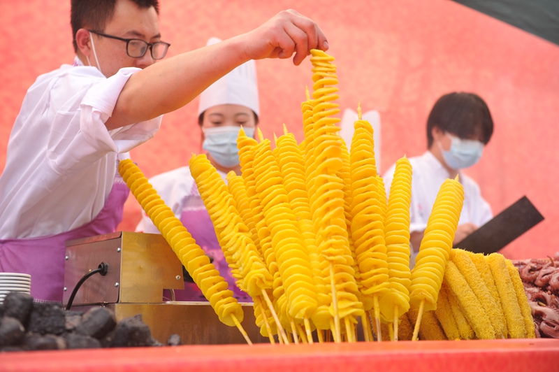 学校举办2023年美食文化节