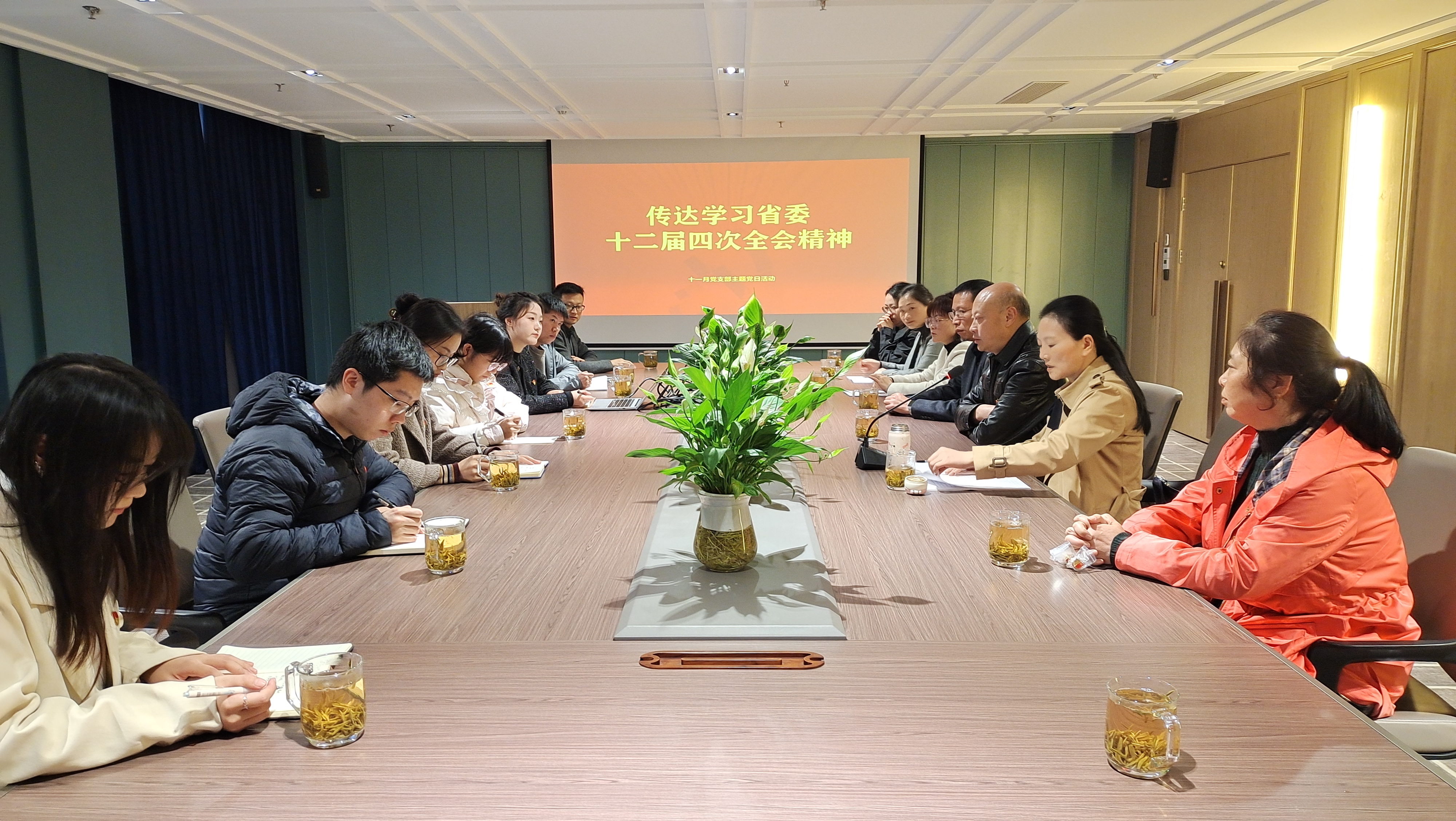 机关党委组织部党支部和眼视光医学院学生党支部联合开展主题党日活动