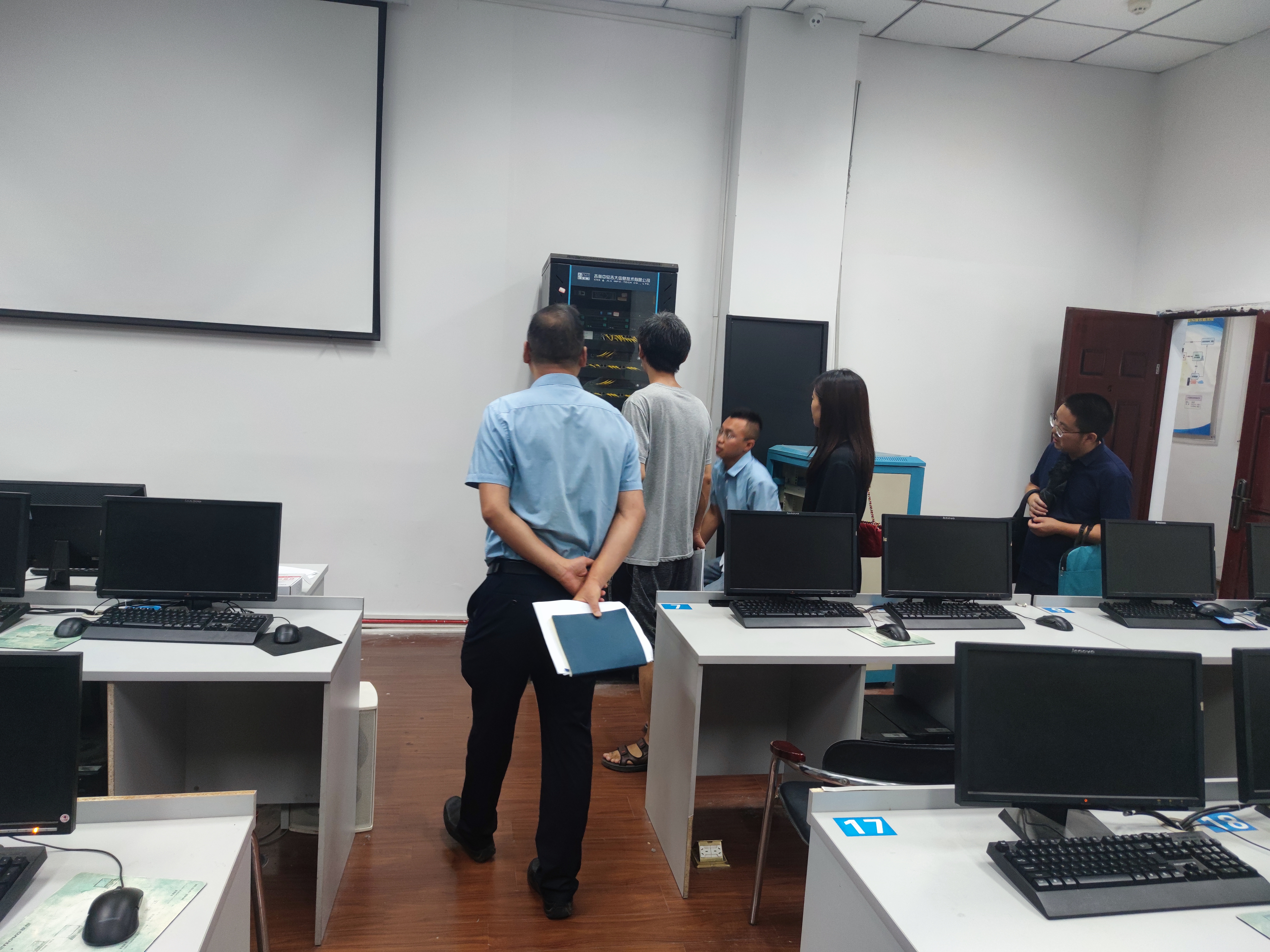 学院综合实验中心 期末安全大检查,筑牢假期安全防火墙