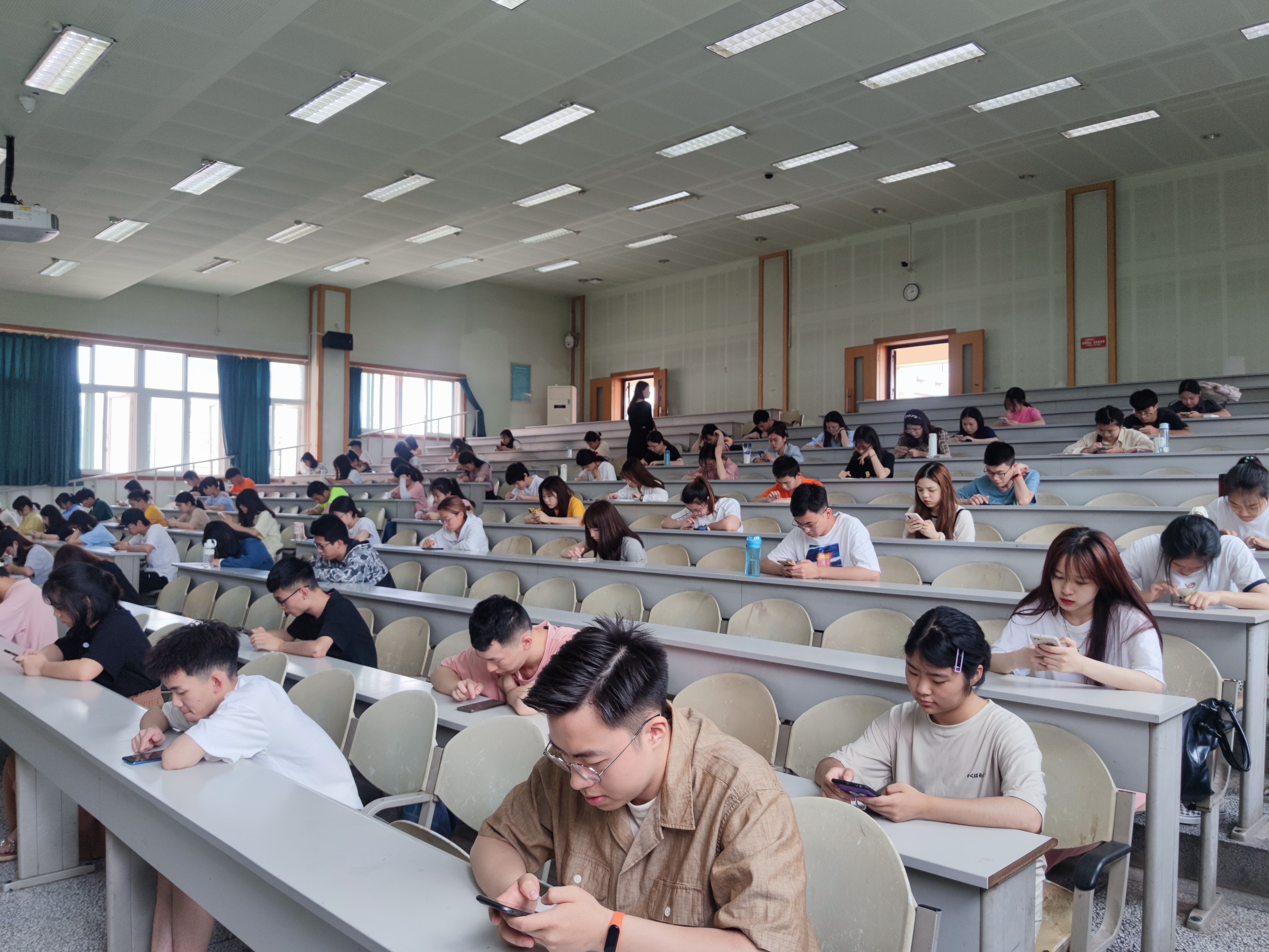 我校学子在首届“外教社•词达人杯”全国高校大学生英语词汇能力大赛中荣获佳绩