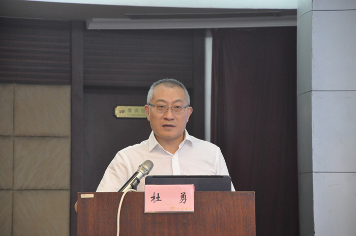 我校召开2017年新增硕士研究生导师培训会