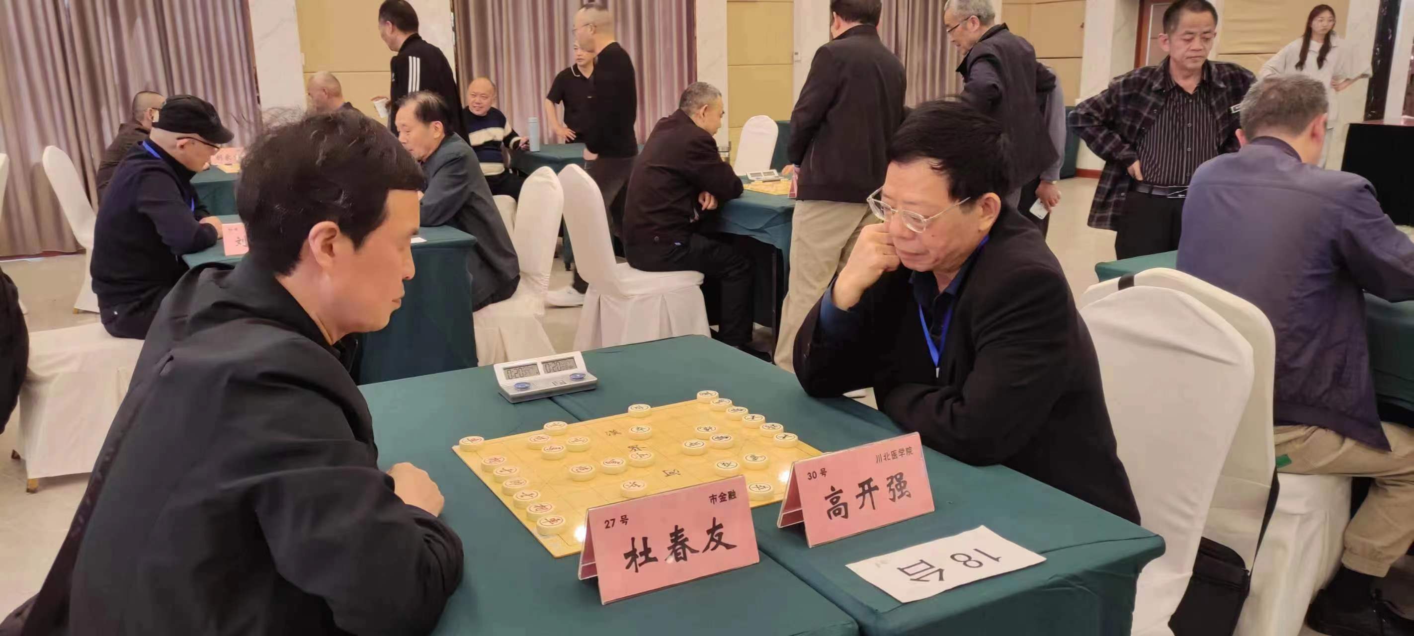 我校退休职工参加南充市老年羽毛球和象棋比赛载誉归来