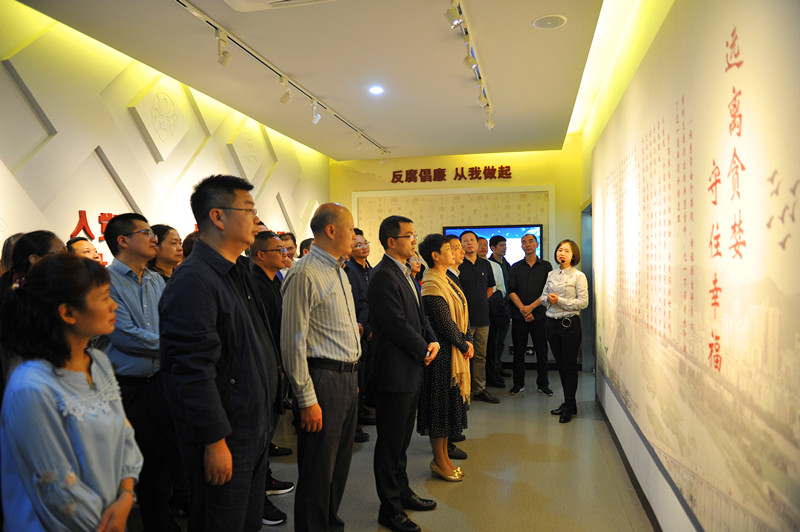 我校党员干部赴川中监狱开展廉政警示教育