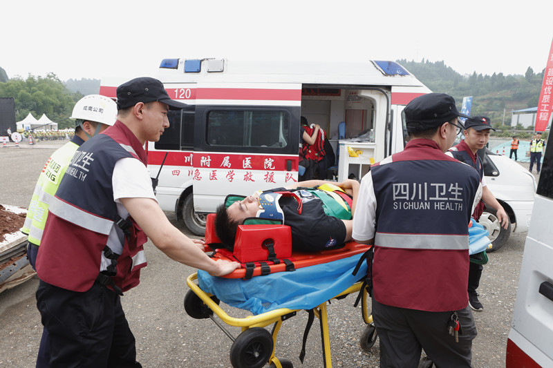 四川（川北）紧急医学救援队圆满完成成南高速公路 大型交通事故应急救援联合演练