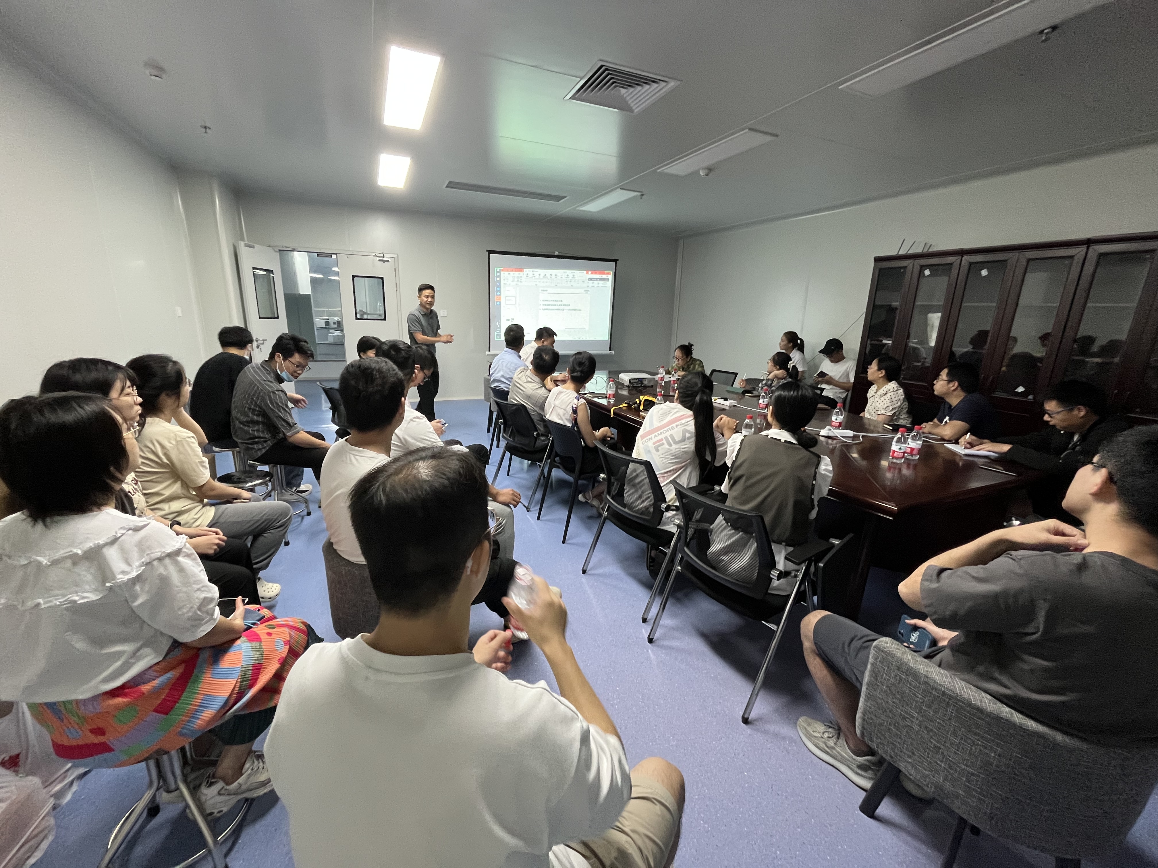 科技创新中心开展日立透射电镜操作与理论培训