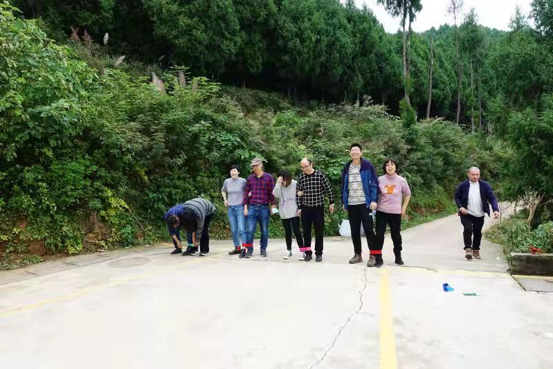 拼搏协作展风采，凝心聚力促团结