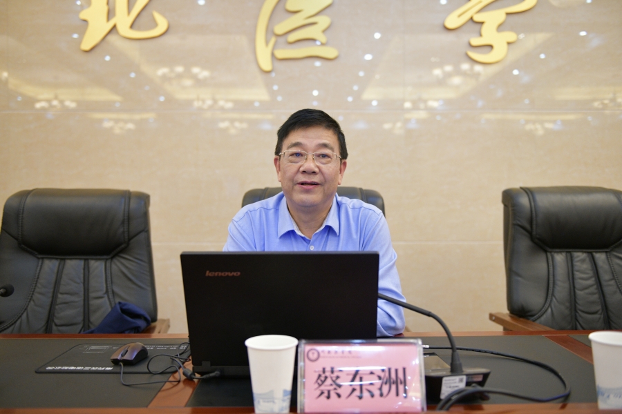 学校召开党委理论学习中心组集中学习（扩大）会专题学习习近平总书记来川视察重要指示精神