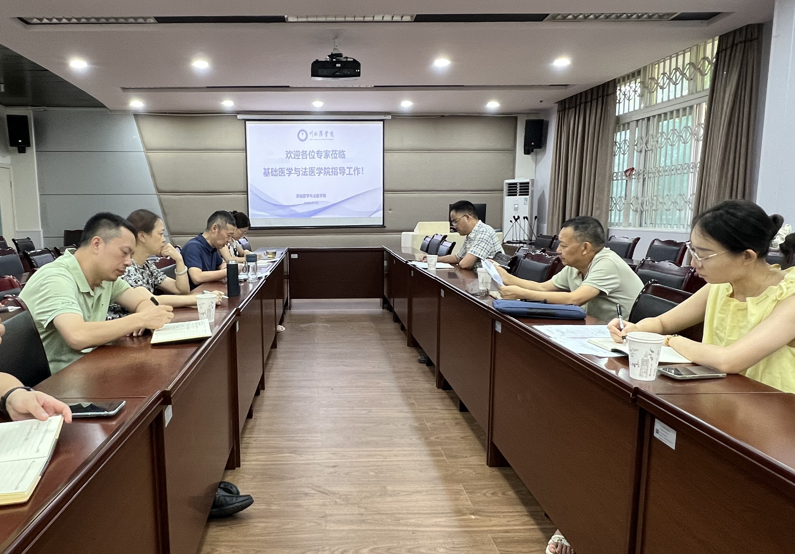 学校专家深入基础医学与法医学院开展检查工作