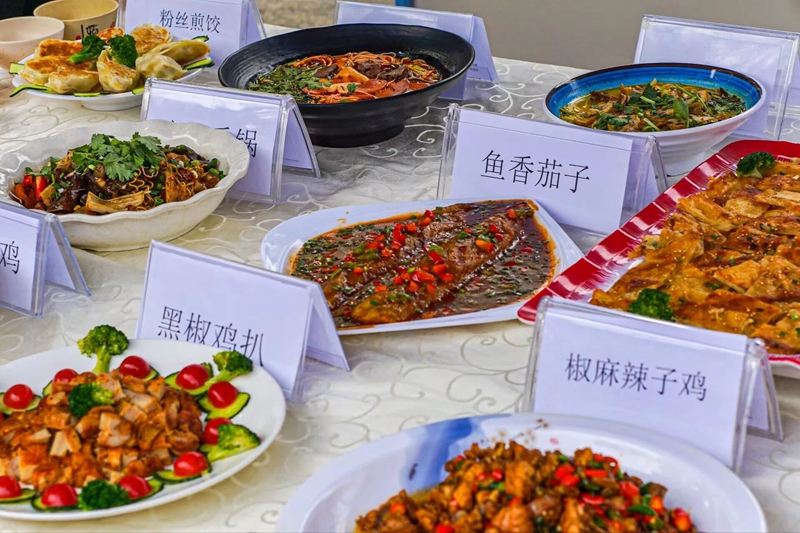 我校第三届美食文化节开幕