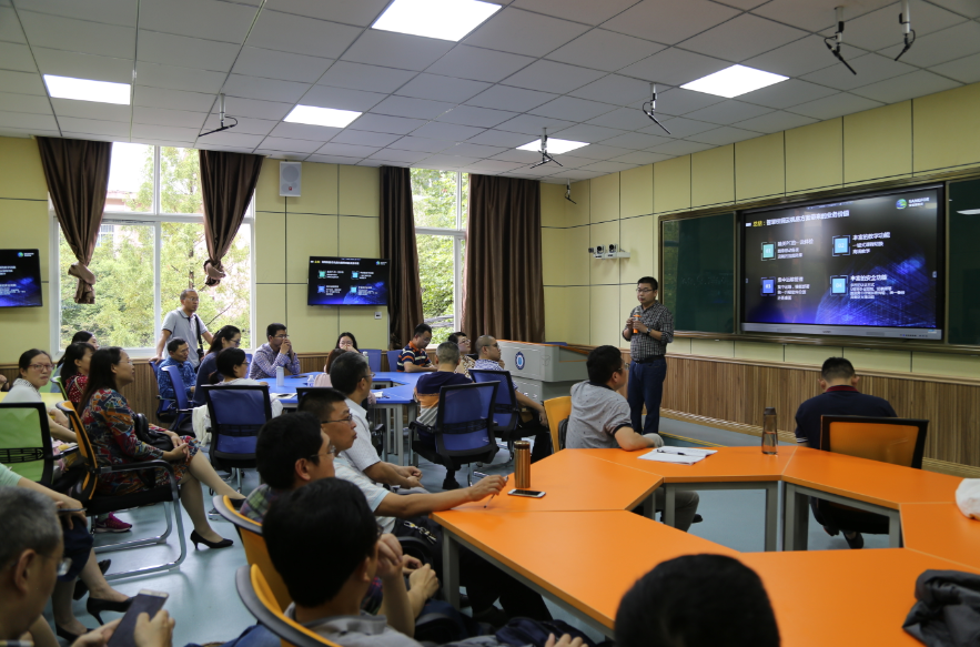 学校成功举办智慧教室应用培训