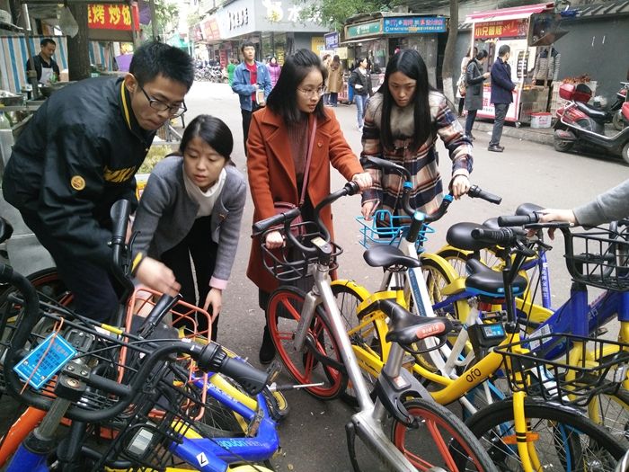 我院党支部开展“党员先行--绿色共享”志愿活动