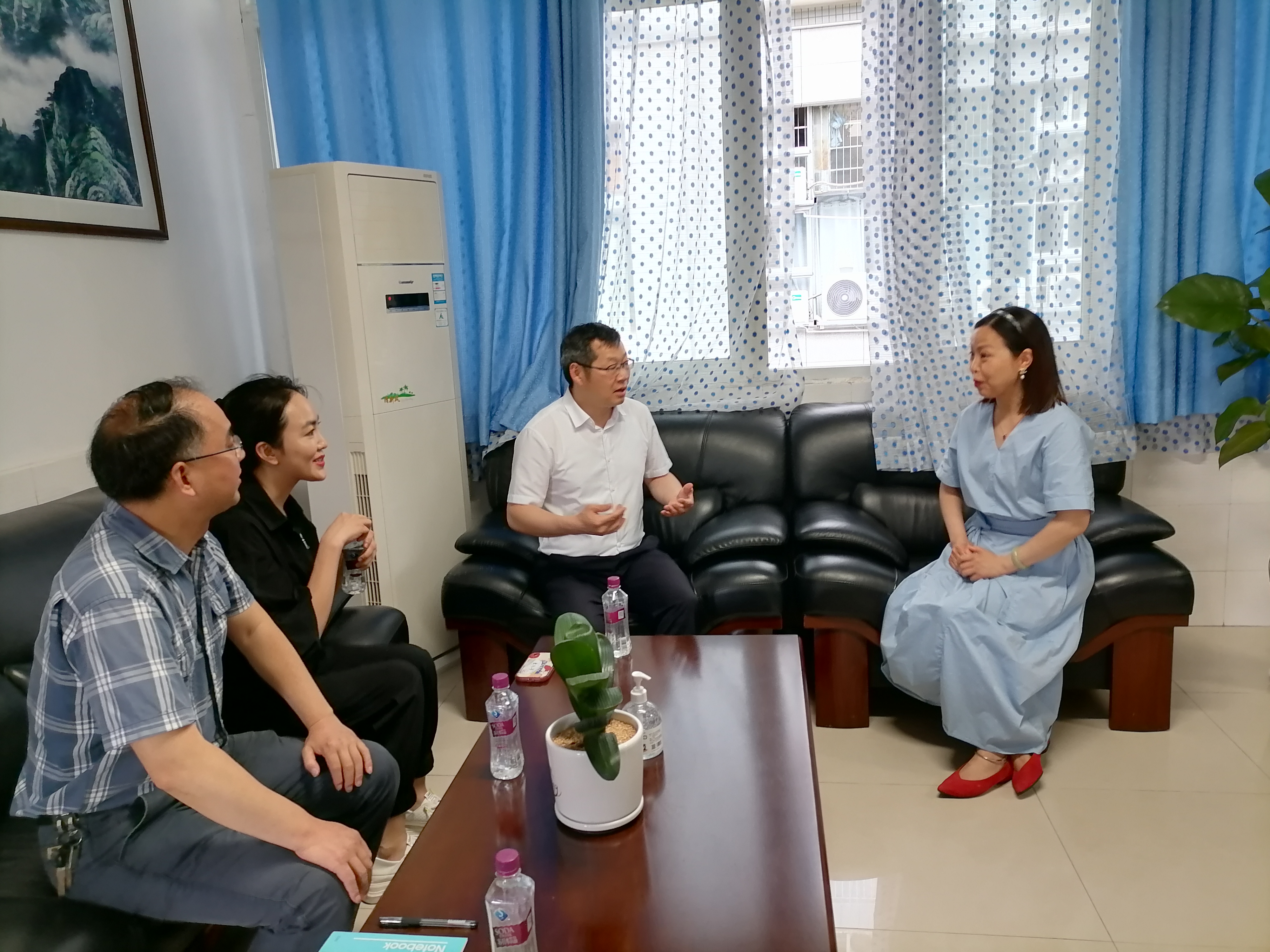 办实事 解难事 校领导带队赴涪江路小学调研