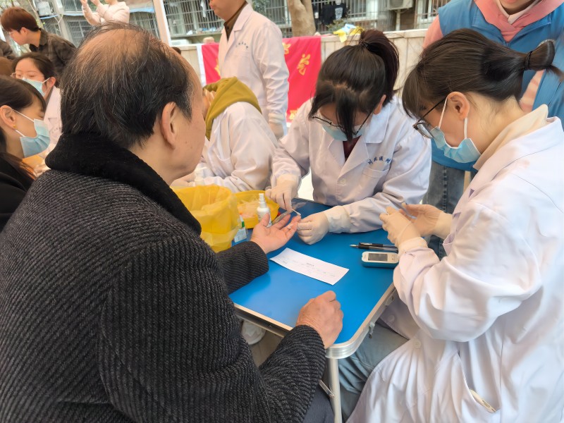 检验医学院开展 “医路检行” 系列研究生活动