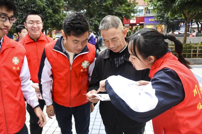 临床医学系开展“消防知识进社区”宣传活动