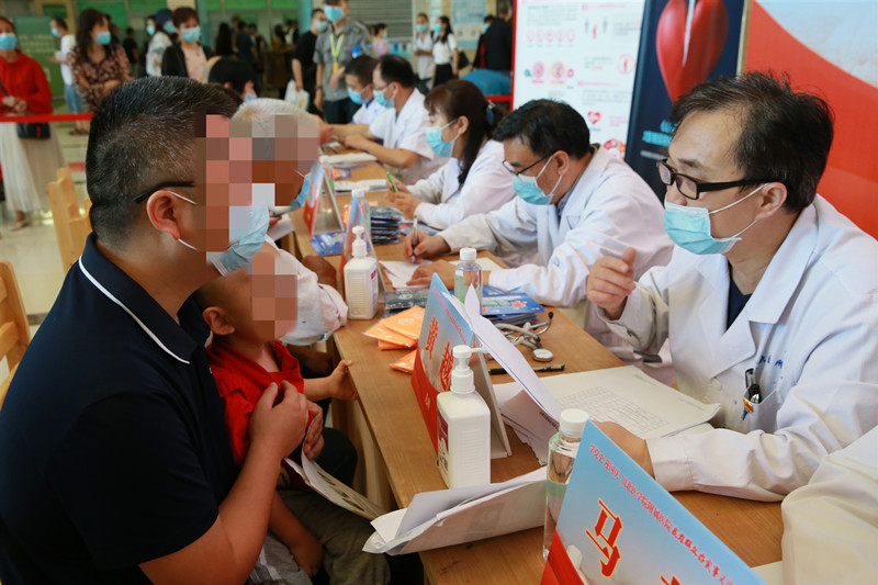 “医”心向党喜迎国庆——我校附属医院举行“我为群众办实事”义诊科普“线下+线上”活动