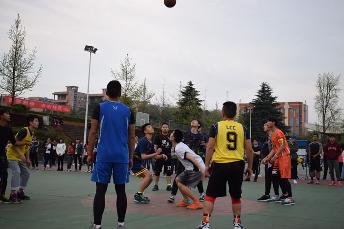 我院开展“阳光体育 张扬青春” 体育打卡活动