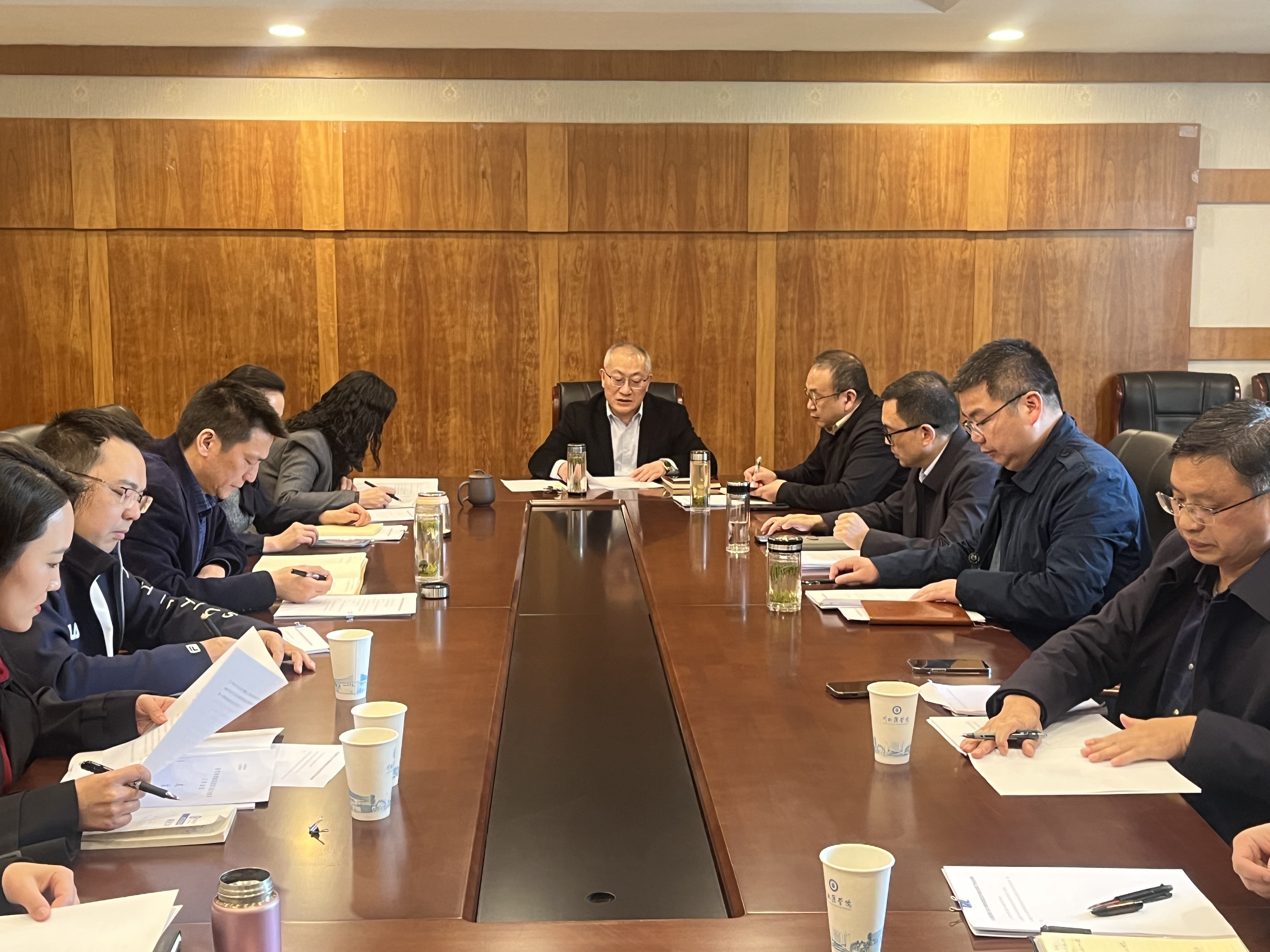 学校召开2023年度教育政策法治与综合改革工作会议