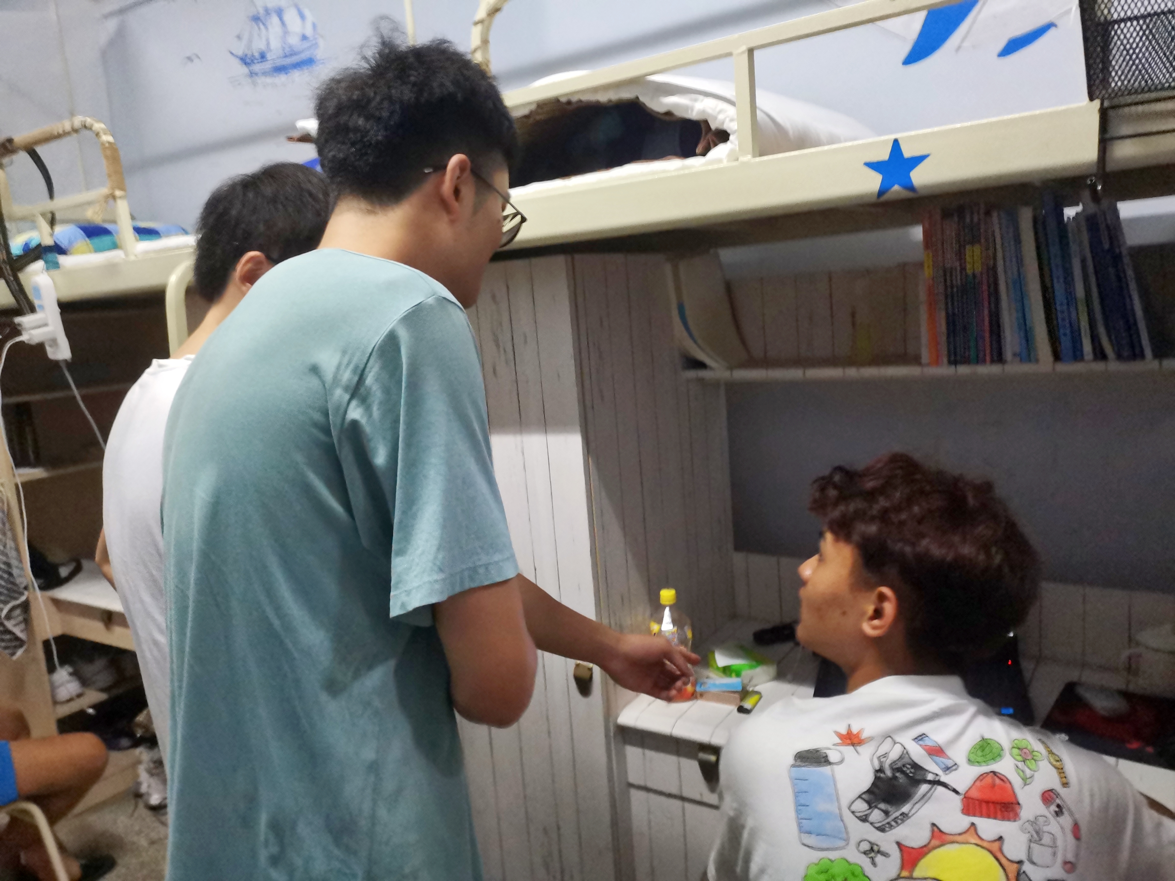 眼视光学老师查寝