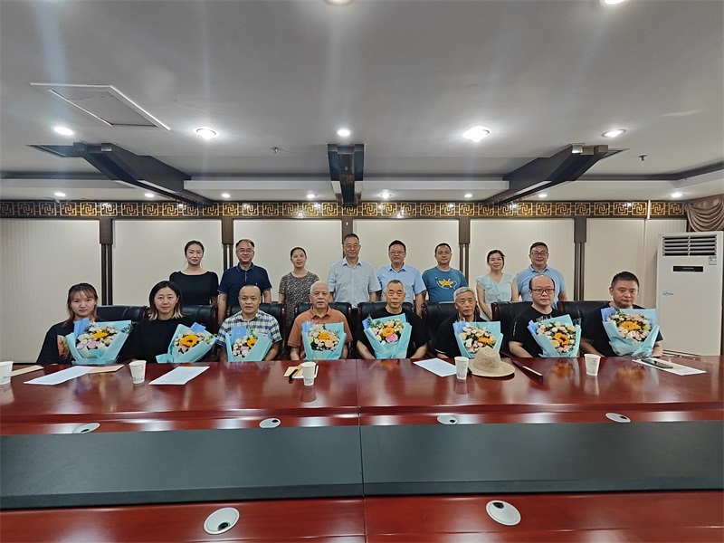 学校开展“八一”建军节慰问活动