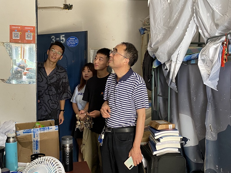 口腔医学系党总支开展宿舍安全检查工作