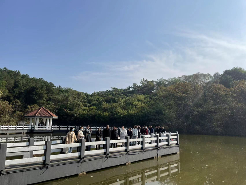 药学院工会小组举行环校健步走活动