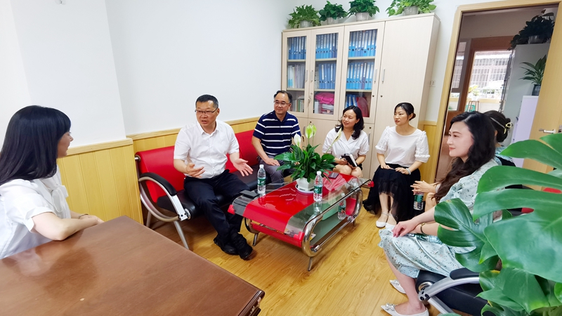 校领导带队赴商贸幼儿园、涪江路小学调研