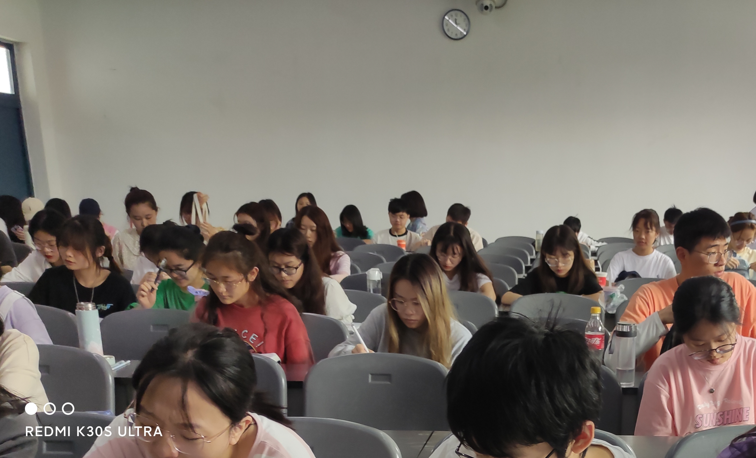 眼视光学系开设“移动教室”