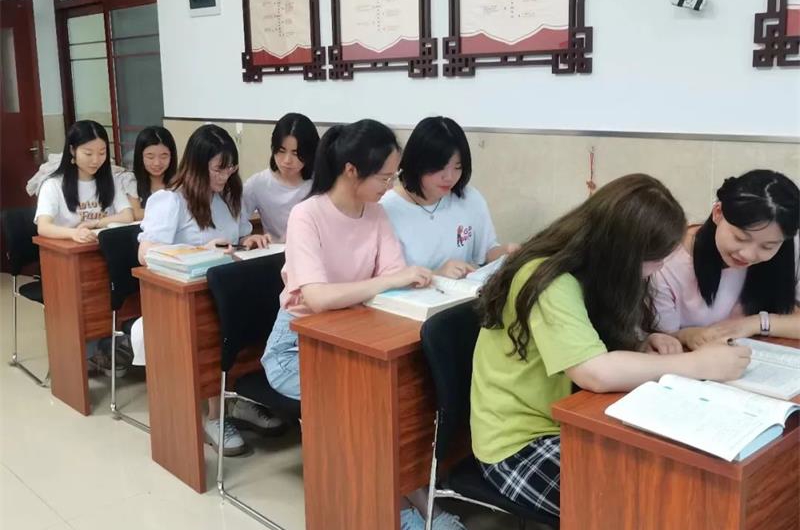 毕业季故事①｜“学霸实习寝室”：奋斗为底友情增彩