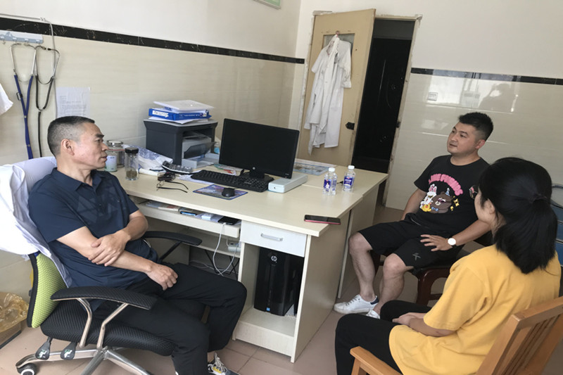 基础医学院党总支开展暑期家访活动
