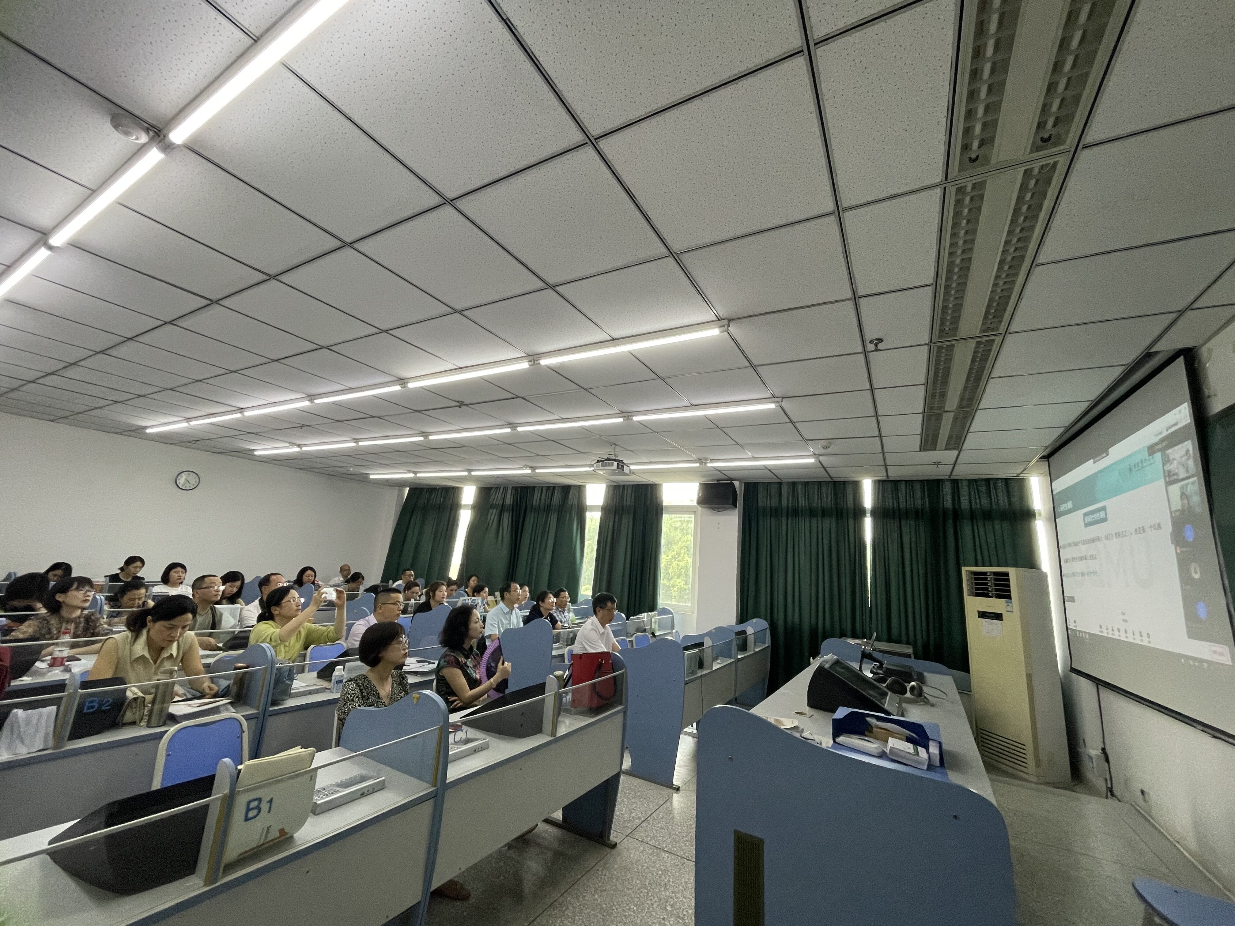 外国语言文化系召开医学院校英语学科建设讲座