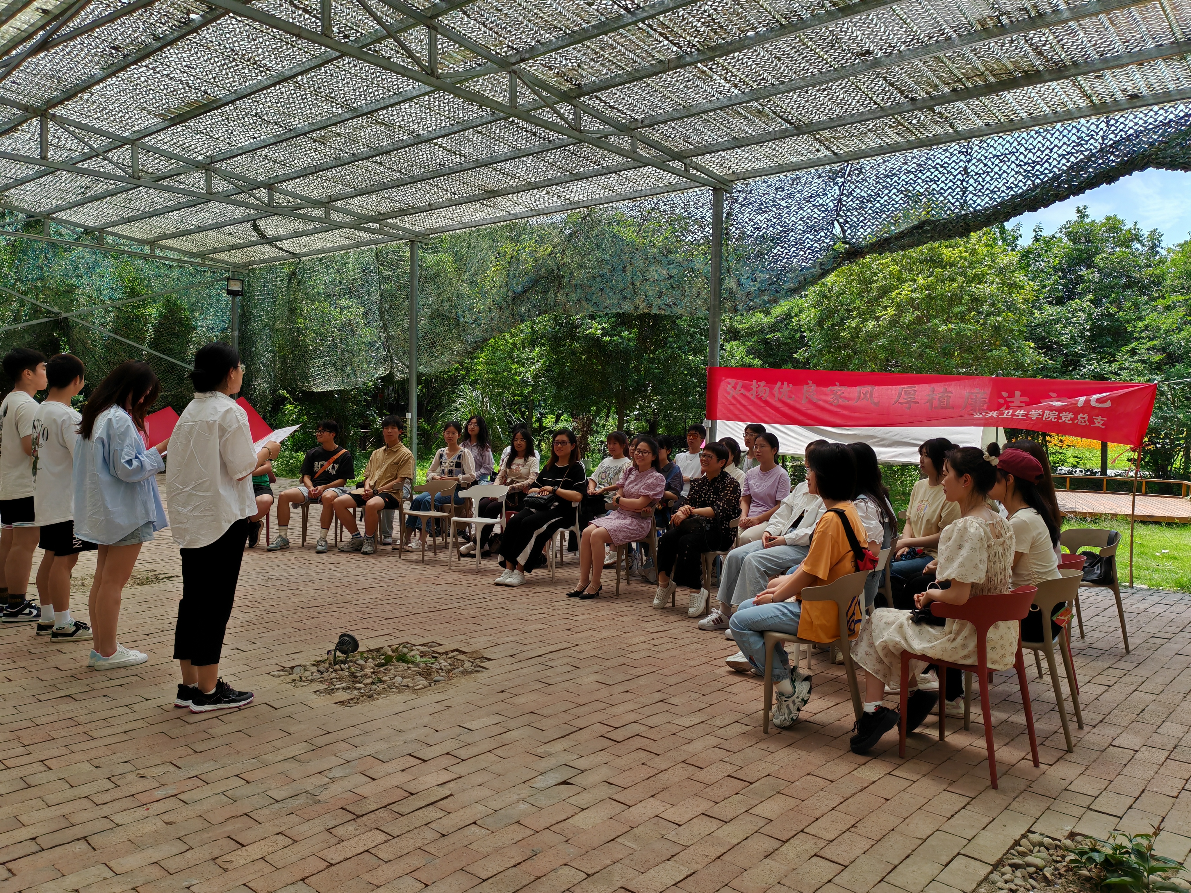 公卫精卫学院工会开展 以纯正家风涵养新风正气——探访天府家风馆活动