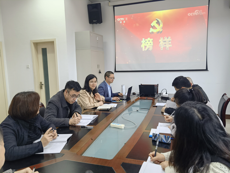 预防医学系党总支组织师生收看专题片《榜样5》