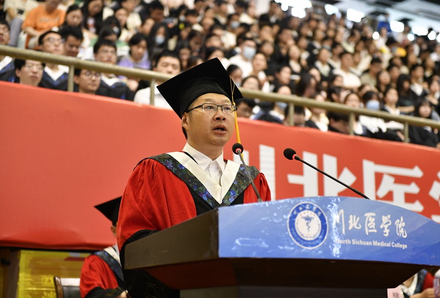 莘莘学子结硕果 殷殷嘱托寄未来:我校举行2022届学生毕业典礼