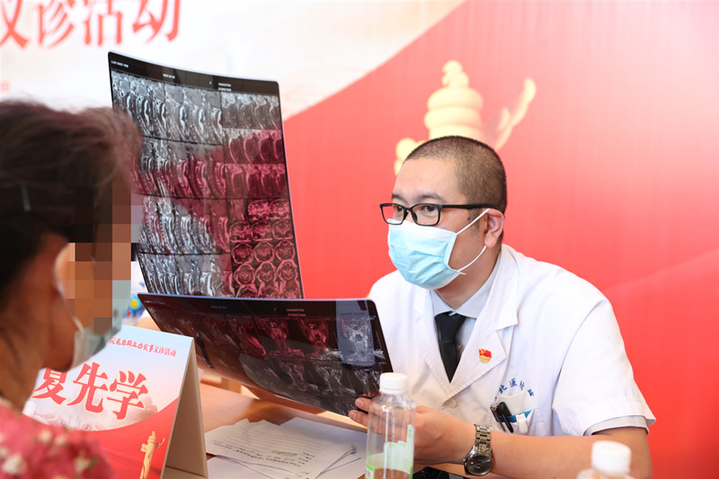 “医”心向党喜迎国庆——我校附属医院举行“我为群众办实事”义诊科普“线下+线上”活动
