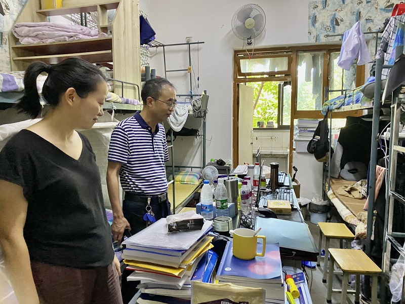 口腔医学系党总支开展宿舍安全检查工作