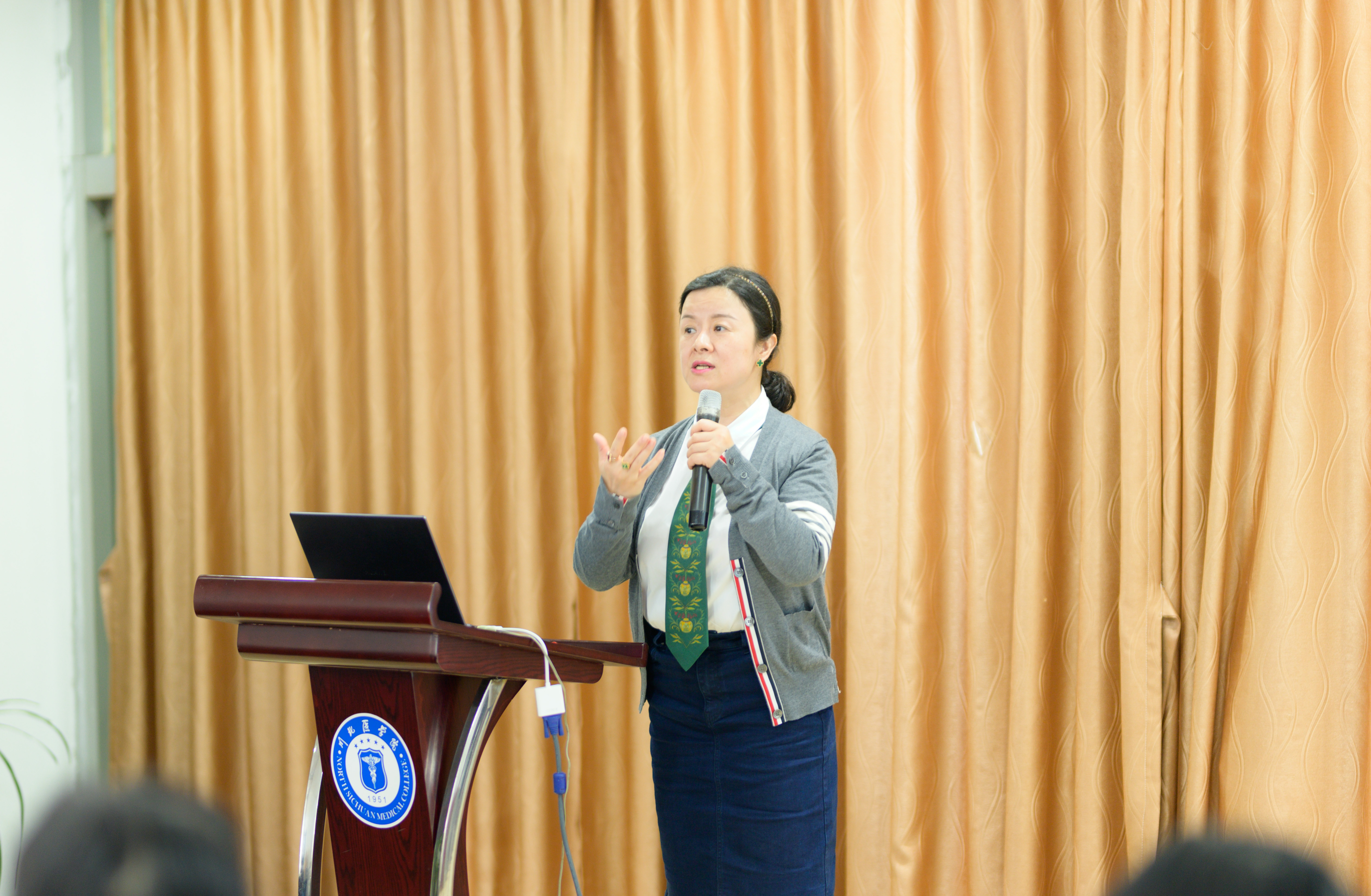 学校医林卓越奖学金颁发仪式成功举行