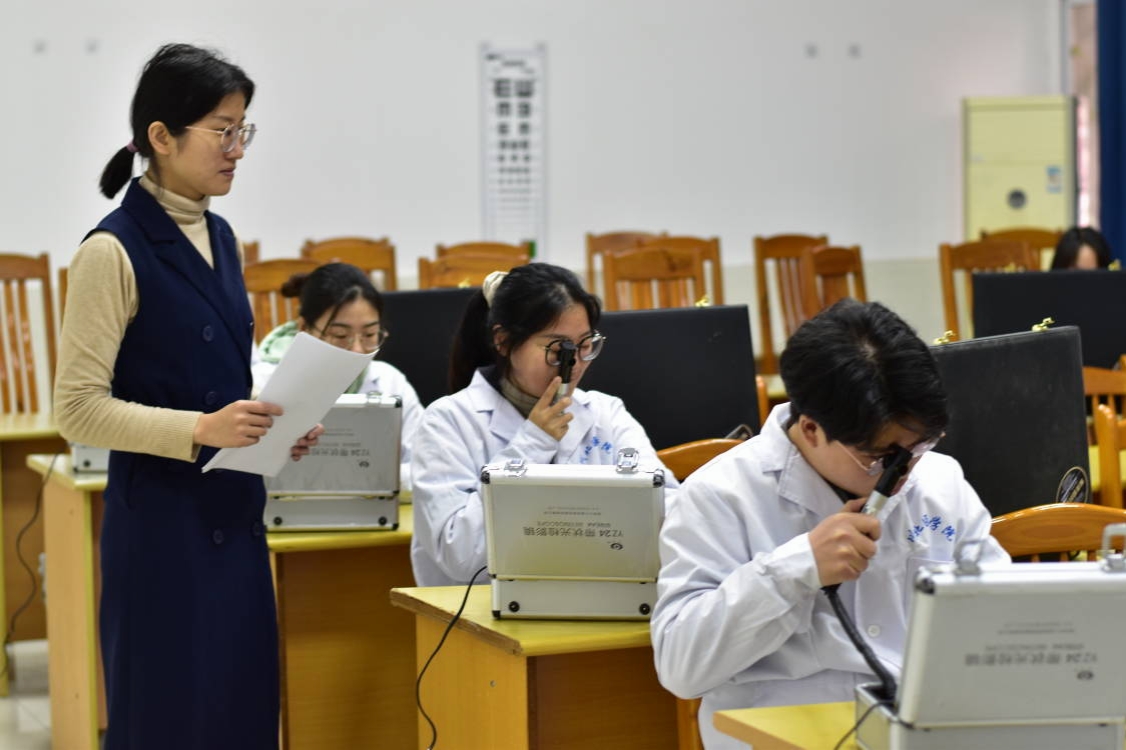 眼视光医学院第十六届眼视光学专业技能大赛顺利举办