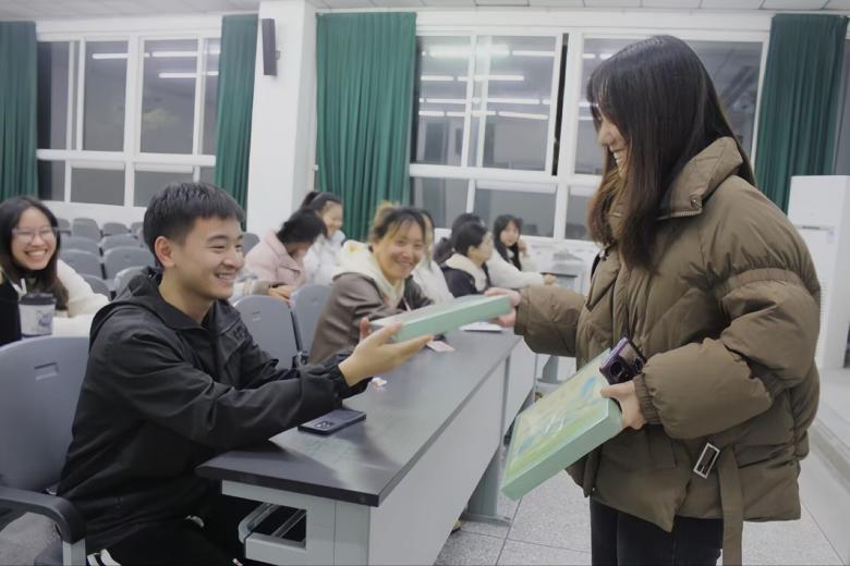 山河旷远,社彩万千