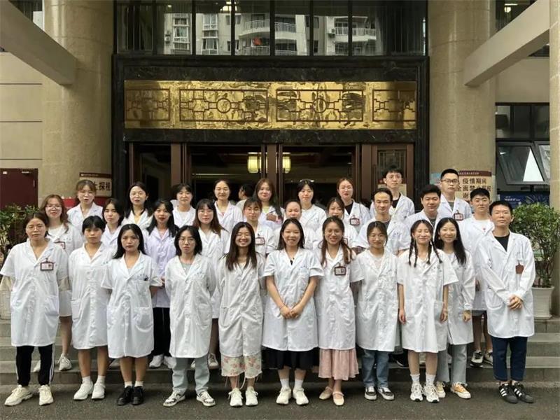 毕业季故事①｜“学霸实习寝室”：奋斗为底友情增彩