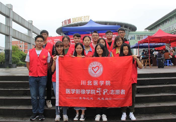 我院青风志愿服务队“爱牙日”活动顺利开展