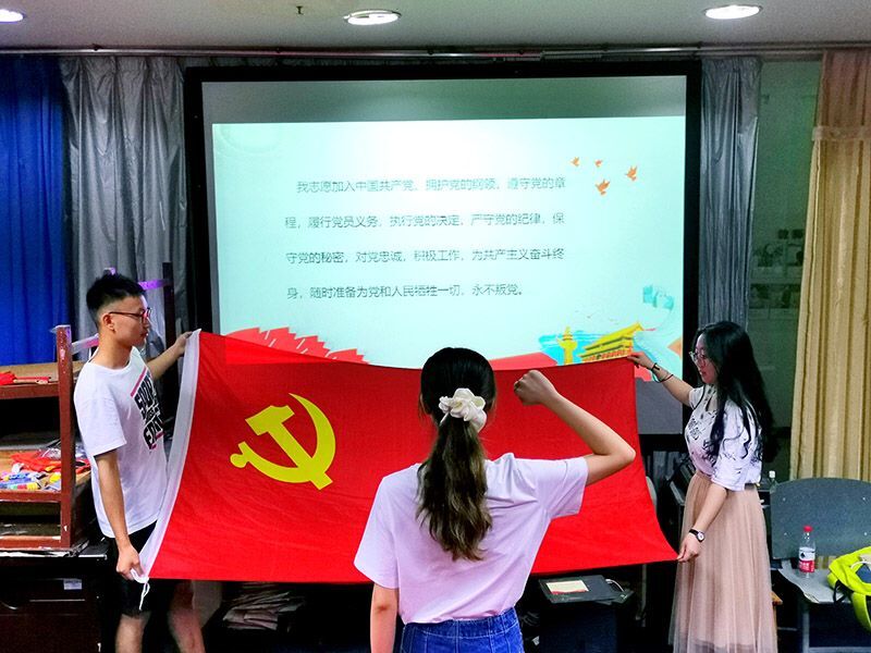口腔医学系党总支开展毕业生最后一次党课主题教育活动