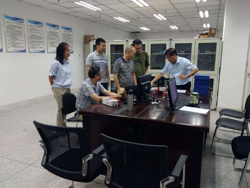 医学影像学院领导检查生物医学工程实验室建设工作