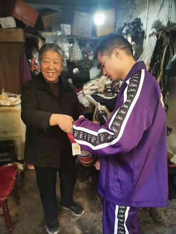 健康公司直属党支部开展“学党史、办实事”主题党日活动