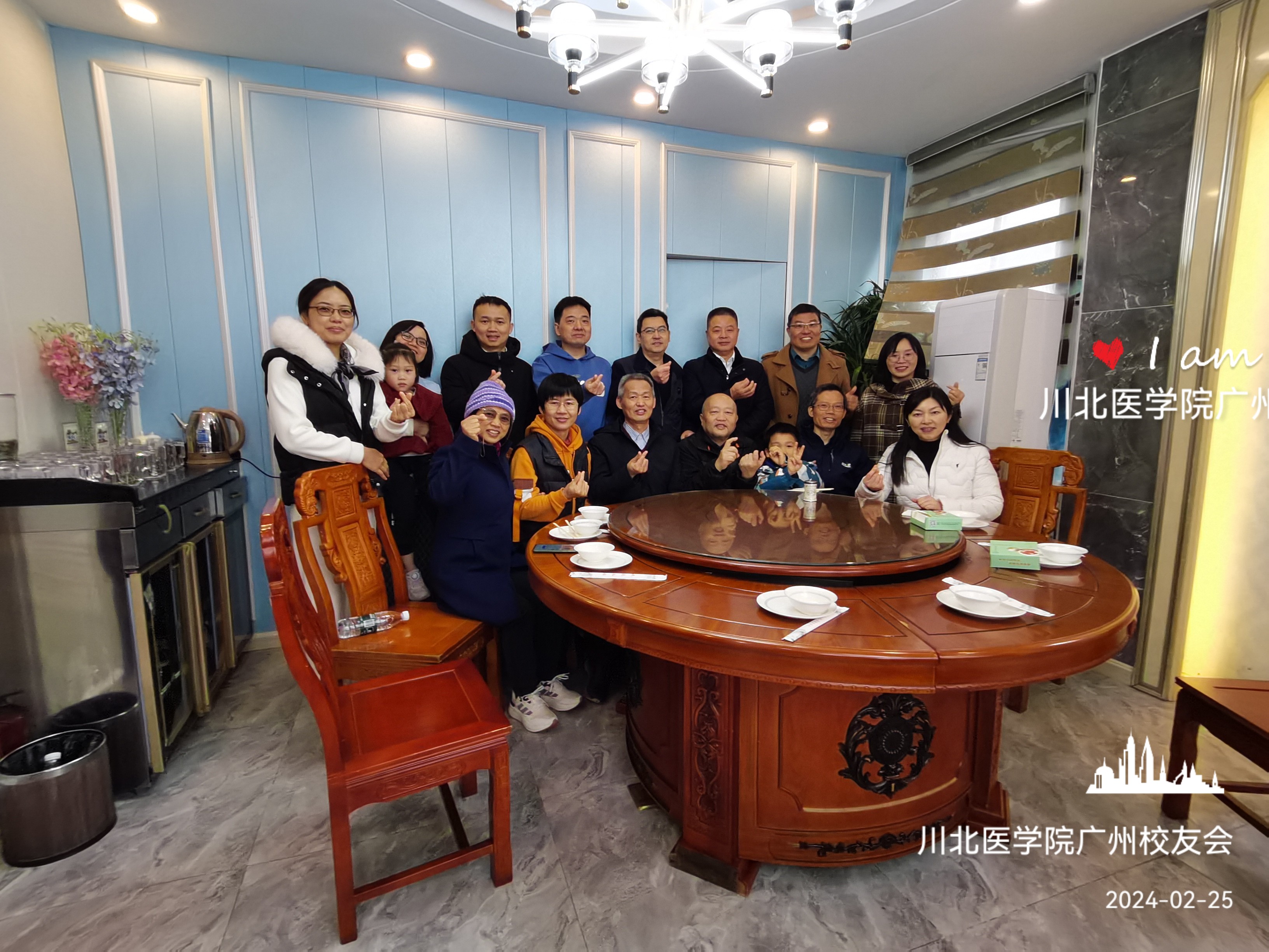 校友齐相聚,同窗共联欢