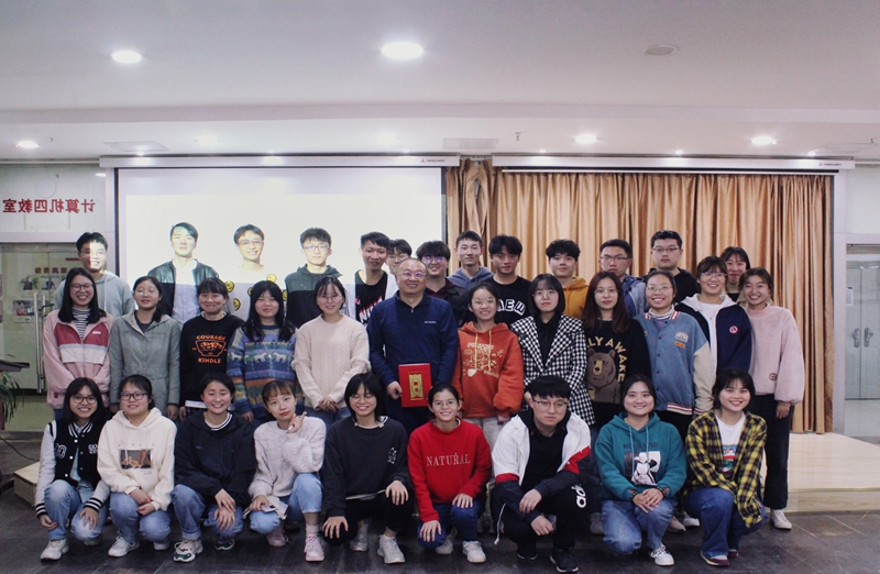 校领导深入精神卫生学院参加沙龙班会