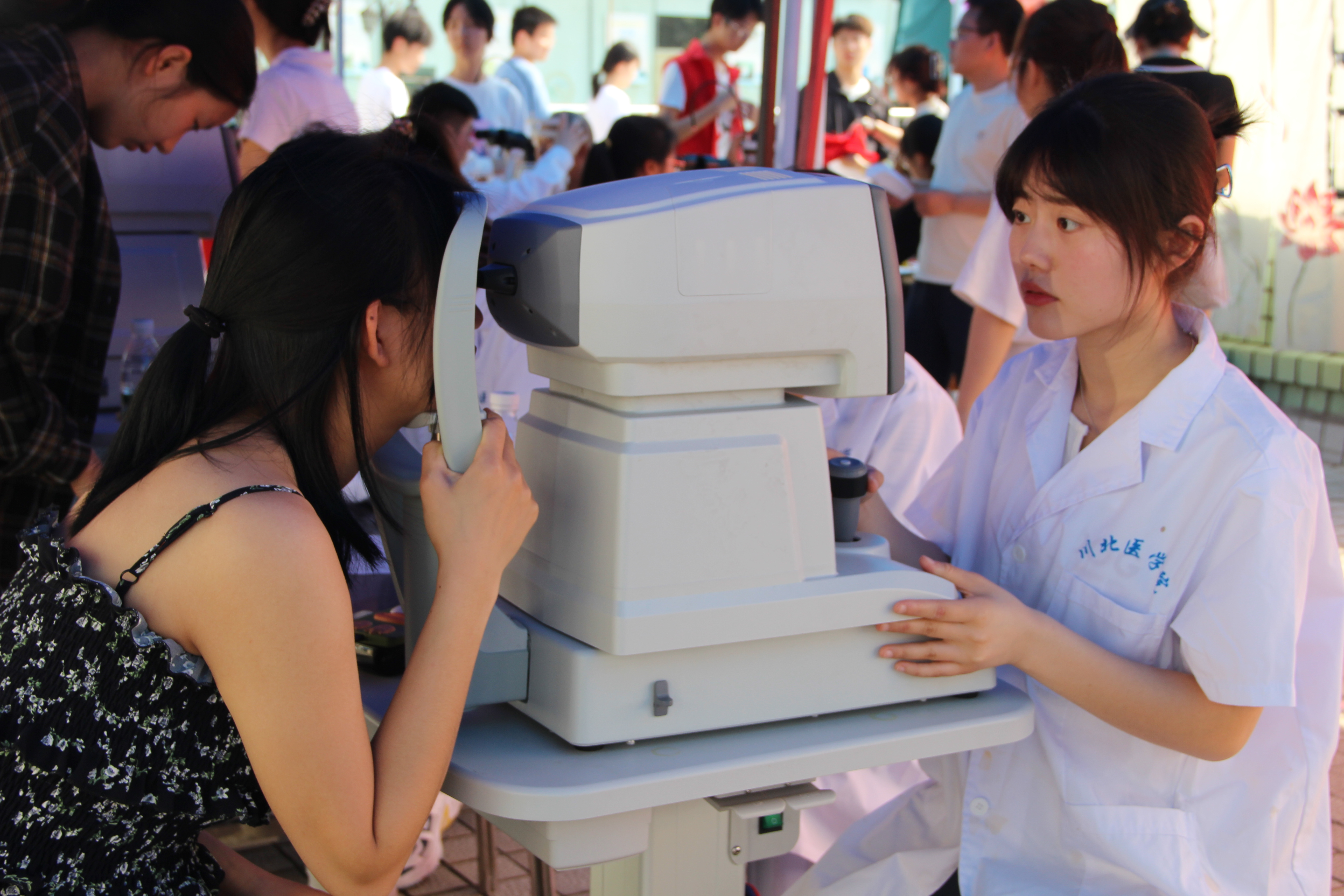 眼视光医学院开展第十八届“金视爱眼护眼—验光”活动